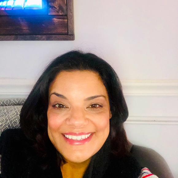 Meet your Posher, Gigie - Picture 1 of 1